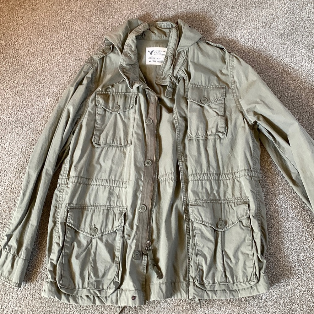 New With Tags Men’s American Eagle light weight distresses jacket XL
